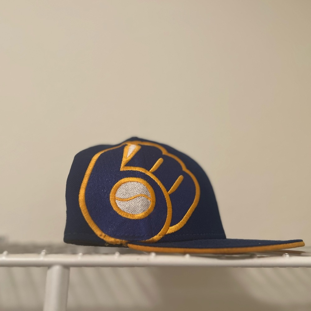 Milwaukee Brewers Throwback hat RARE 🔥 - Picture 3 of 5